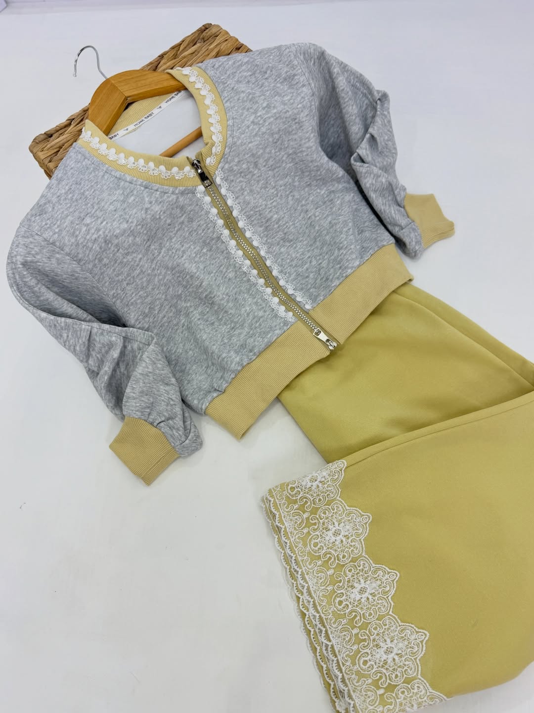 ست لباس دخترانه مدل لوکس شامل شلوار و بالاتنه