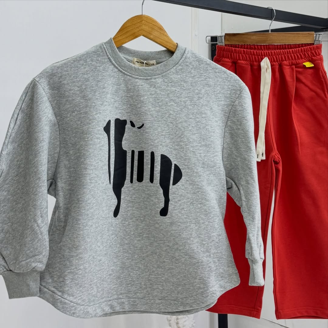 ست دوتکه دخترانه - بلوز دورس توکرک و شلوار مام استایل